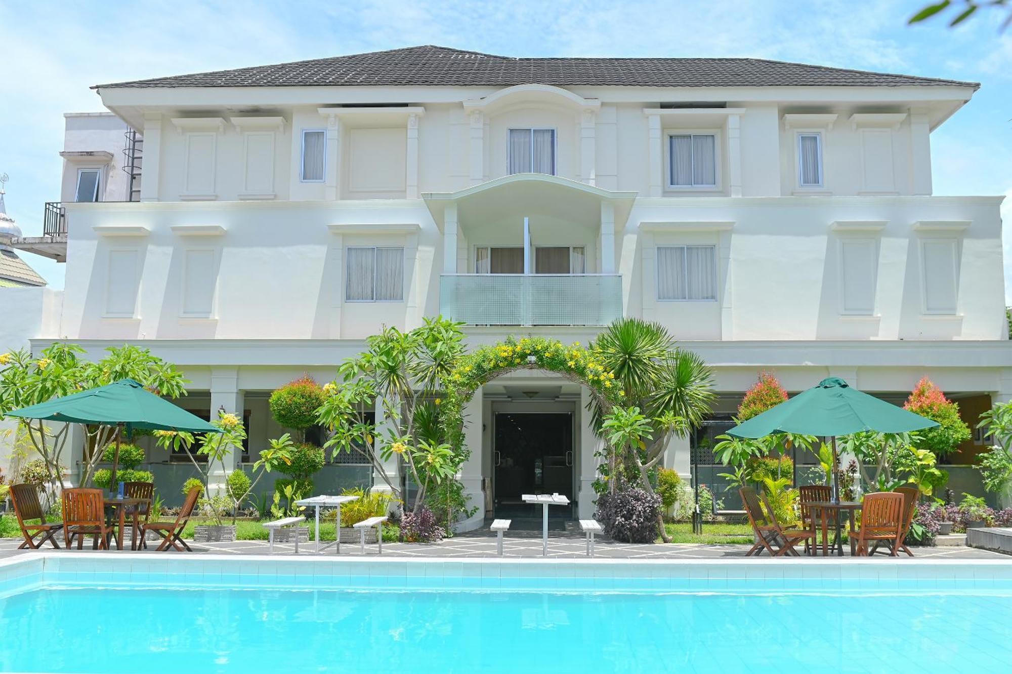 Kawana Hotel Паданг Екстериор снимка
